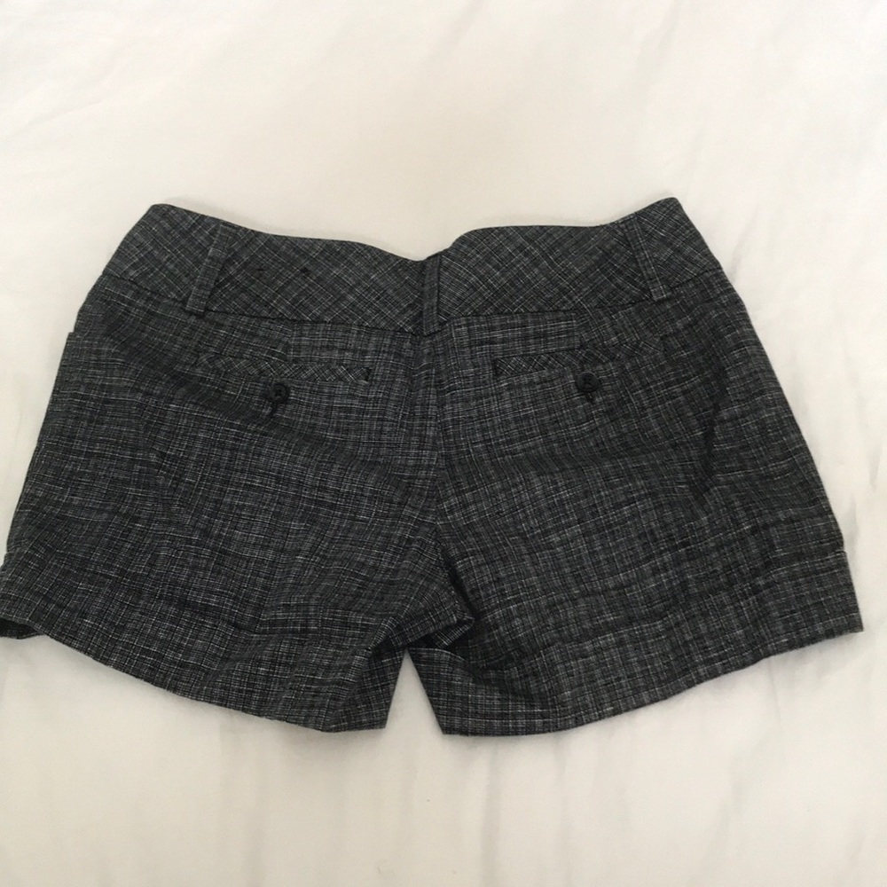 Black and white striped shorts - Picture 2 of 2